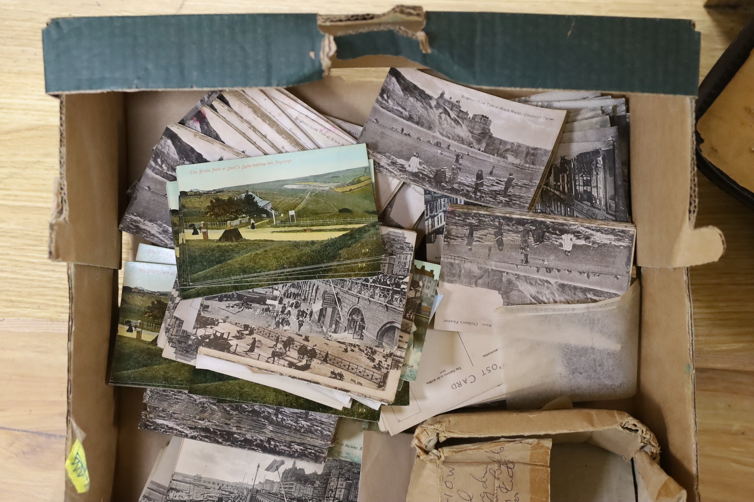 A quantity of early 20th century postcards